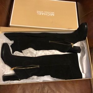 Micheak Kors Regina Platform Boot Sz 8 Black Suede